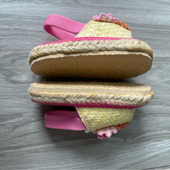 ❗️GOING SOON❗️NWOT Baby Girl’s Straw Sandals with Flower Appliqués - Size 3 - Picture 9 of 12